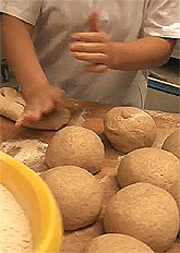 Die B&auml;ckerei Gradwohl mahlt mit Osttiroler Getreidem&uuml;hlen - Green